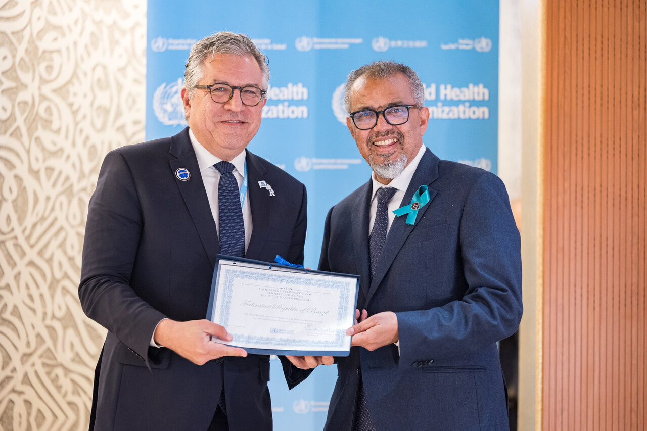 Tedros Adhanom, diretor-geral da Organização Mundial da Saúde, e Alexandre Padilha, ministro de Estado da Saúde do Brasil, na 78ª Assembleia Mundial da Saúde.