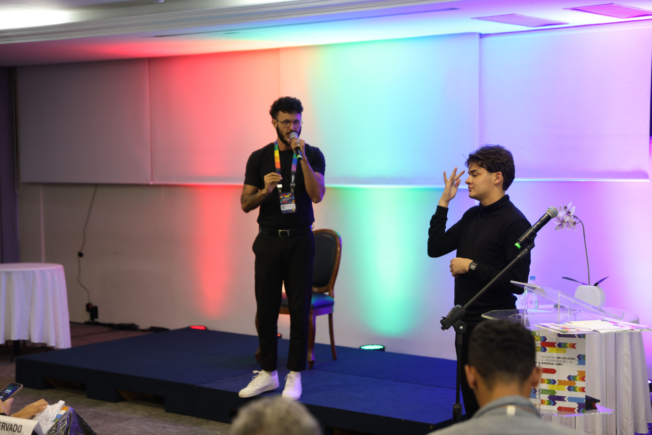 Gustavo Passos, responsável por Determinantes sociais e Evidências do HIV/AIDS do UNAIDS, VI Encontro Brasileiro de Organizações de Paradas LGBT, promovido pela APOLGBT. 