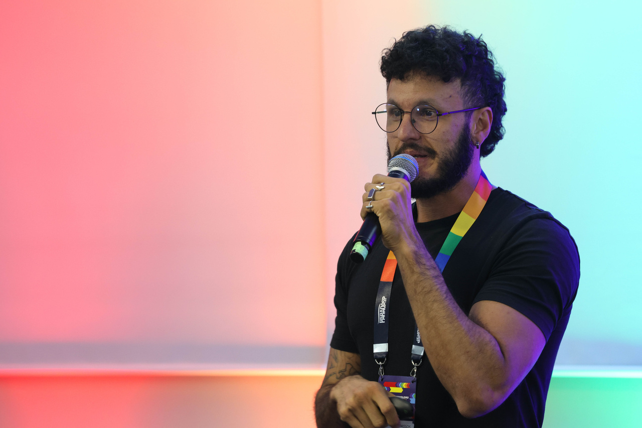 Gustavo Passos, responsável por Determinantes sociais e Evidências do HIV/AIDS do UNAIDS, VI Encontro Brasileiro de Organizações de Paradas LGBT, promovido pela APOLGBT. 