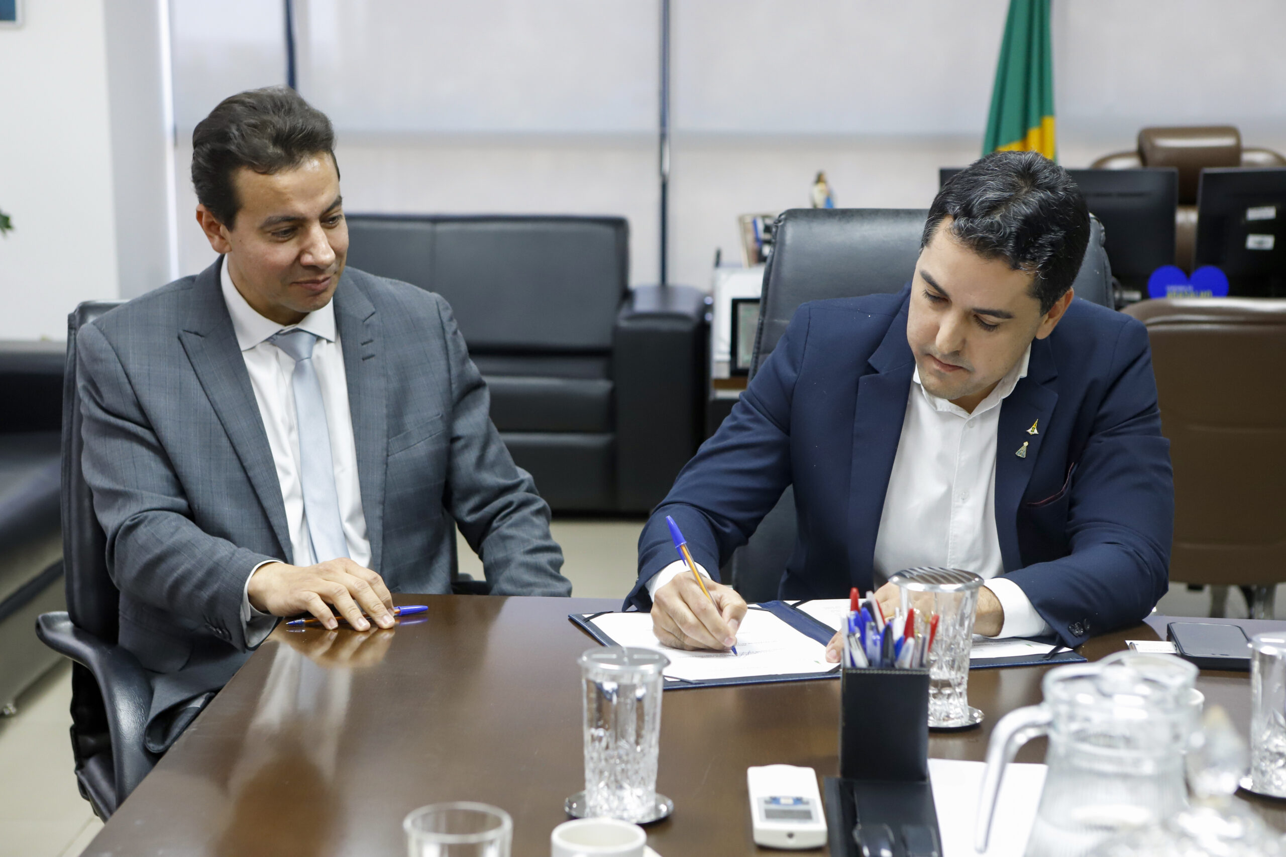 “Essa é só mais uma parceria entre a Secretaria de Saúde e a SEAP. Nossa meta é ampliar a assistência dentro do sistema prisional, nesse caso relacionada à prevenção à AIDS”, destacou Wenderson Teles, secretário de Administração Penitenciária do DF, à esquerda.